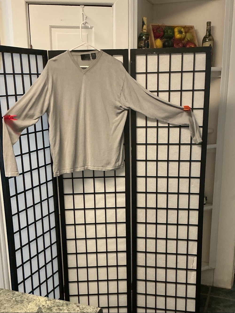 jf j.ferrar Men's V-Neck Sweater in Light Gray excellent condition